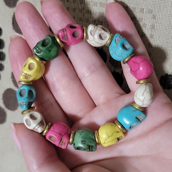 Halloween Multicolores Skulls Stretch Bead Bracelet - Picture 3 of 3